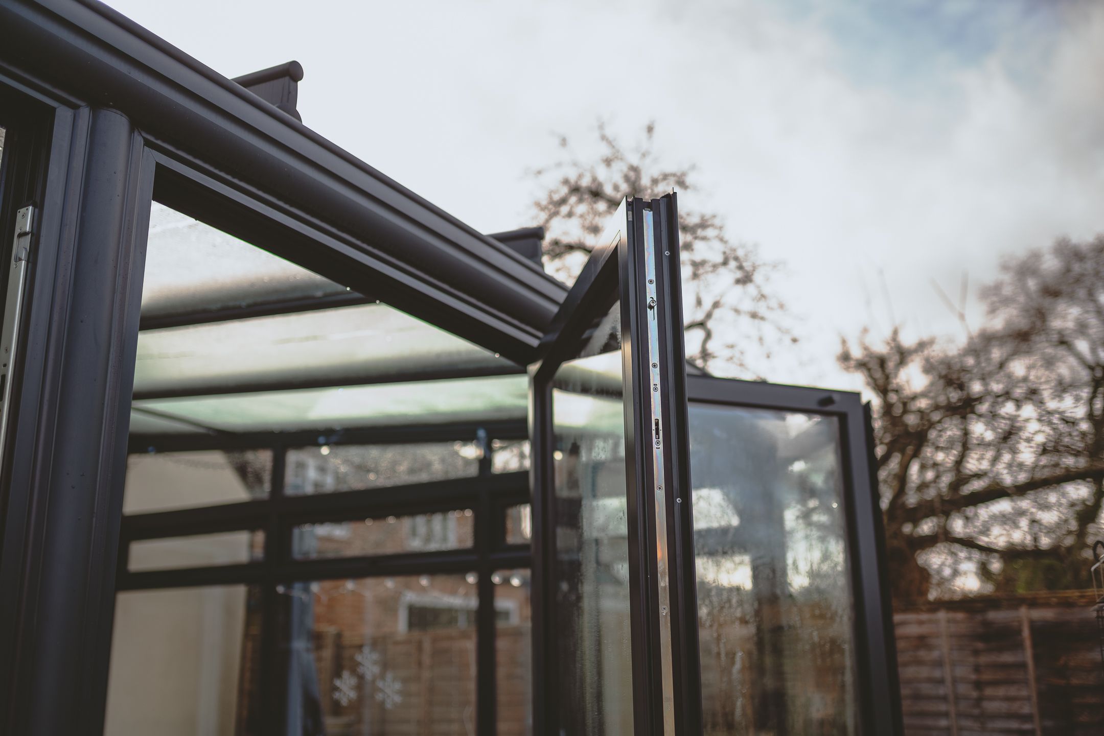 aluminium bifold door corners